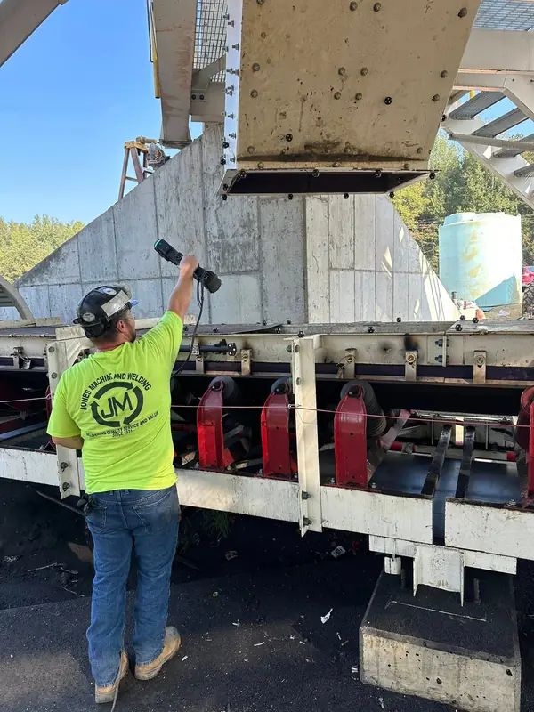 Technician 3D laser scanning equipment in the field