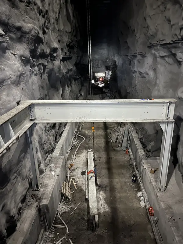Steel structure installed underground in a mine